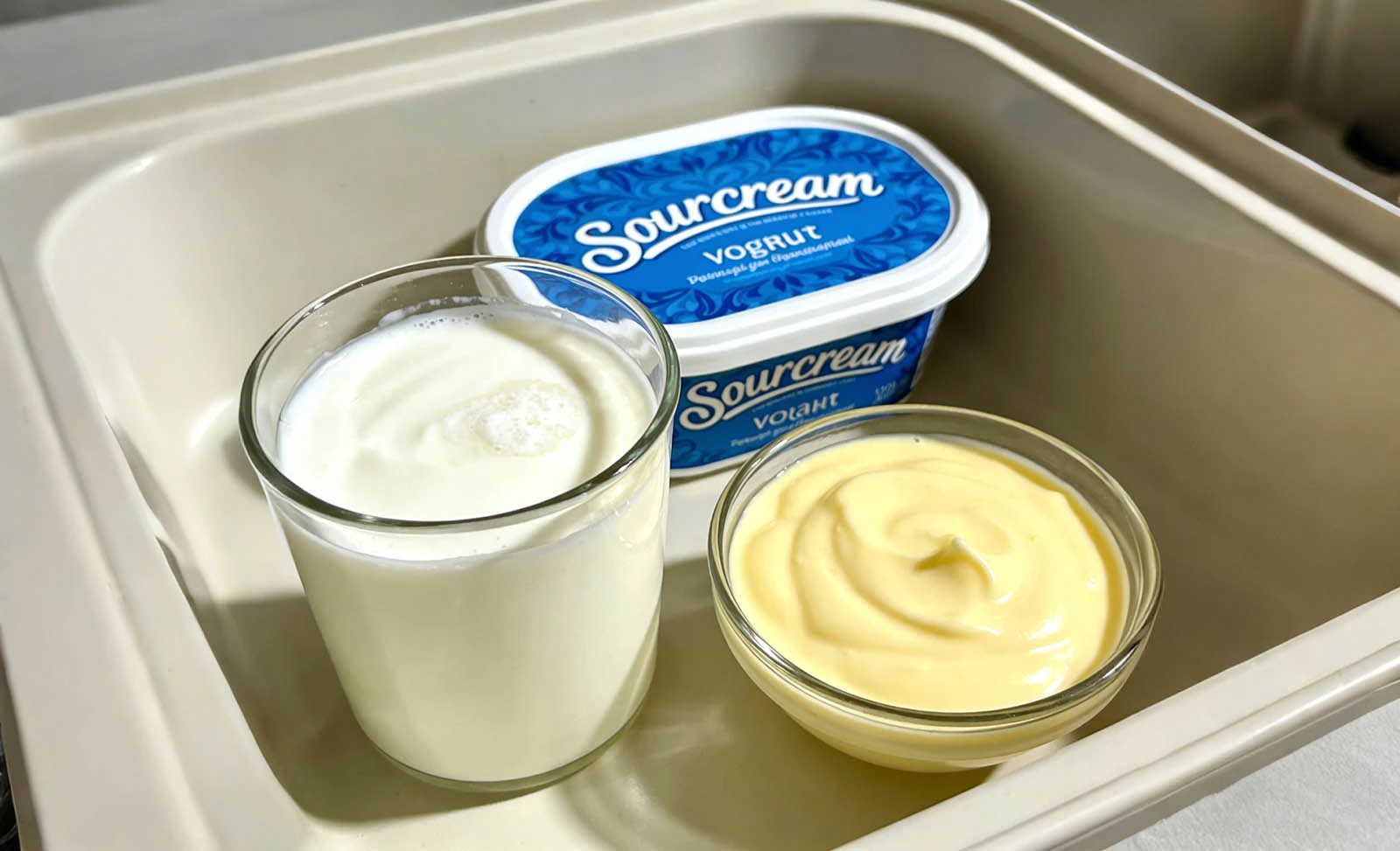 Creamy low-fat yogurt with no water separation